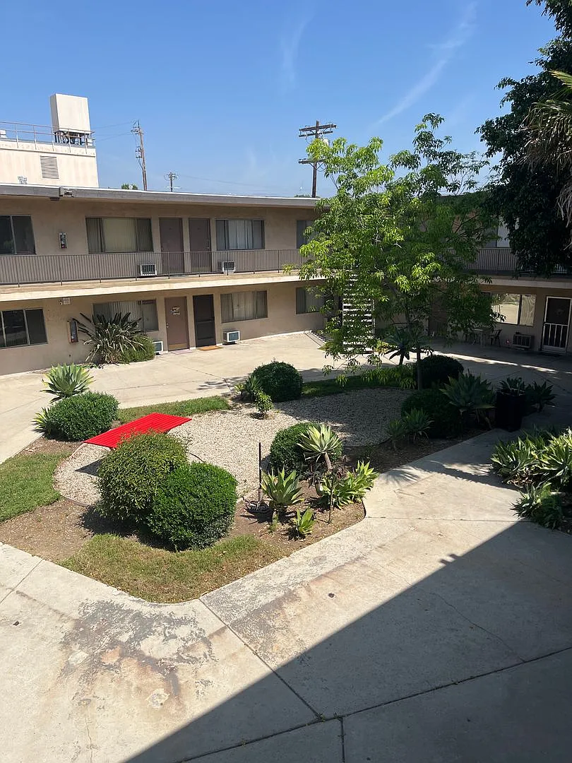 APT LANKERSHIM (RSO) — Photo 4