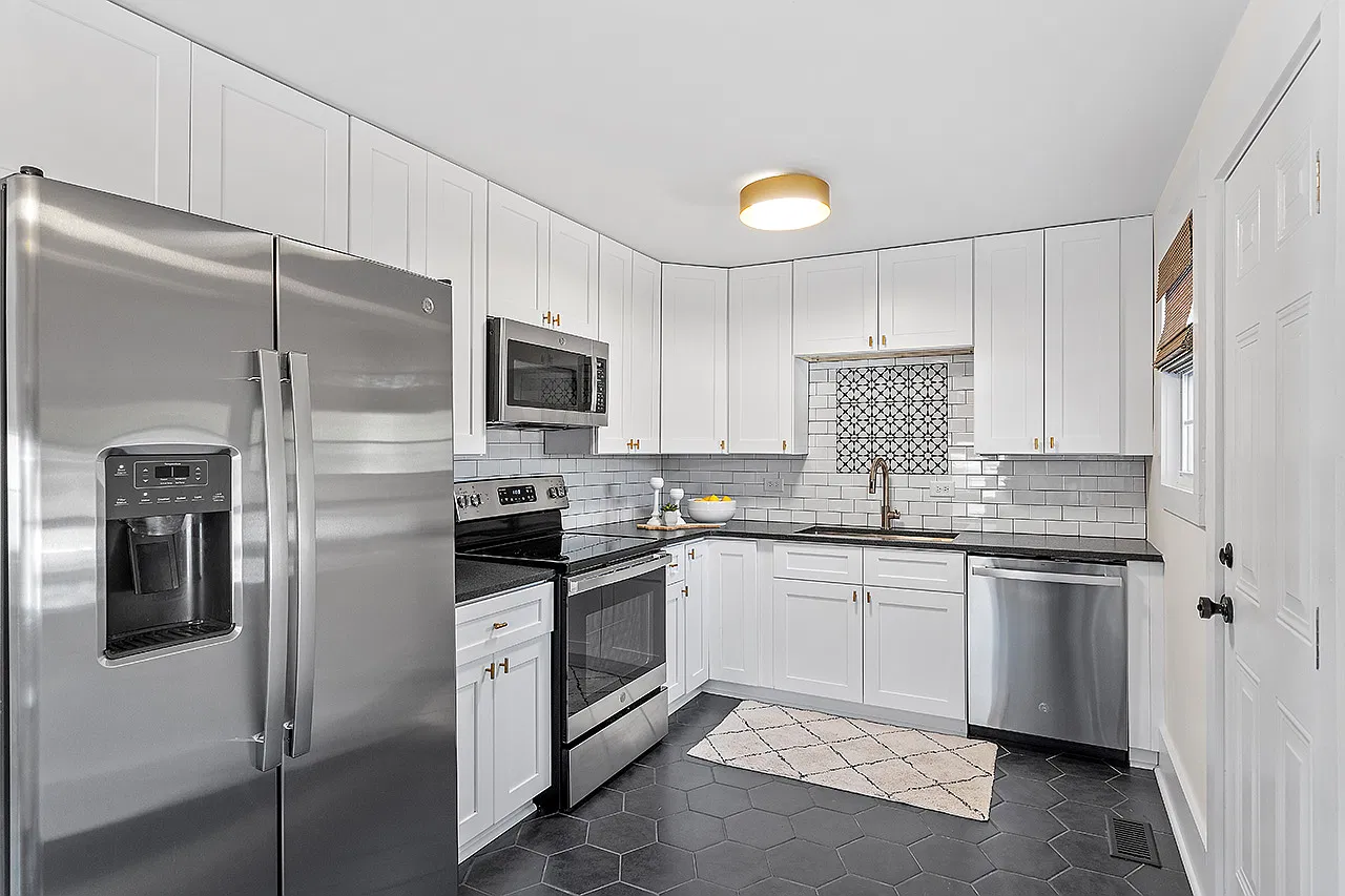2 bed, 921 sqft, $1,750 — Photo 2