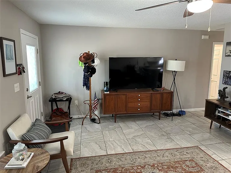 1119 Beverly Ave — Photo 10