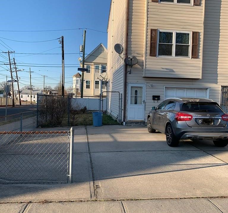 1st image of 1 Essex St