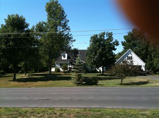 672 Middle Rd, Oswego, NY 13126