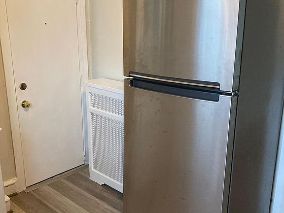 2nd image of 6531 Elmwood Ave #1