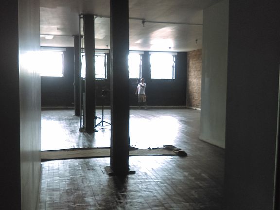 2nd image of 3036 N Lincoln Ave APT 3B