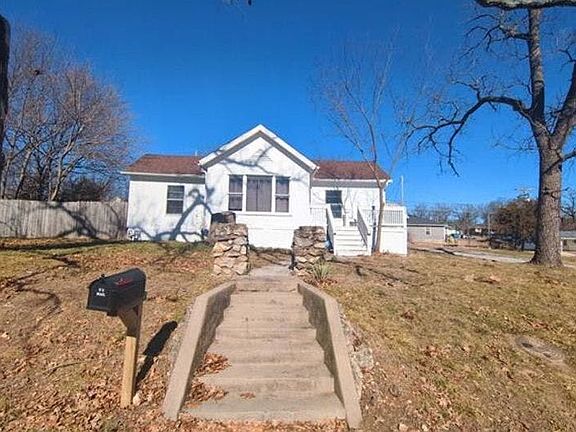 2nd image of 2157 Princeton St