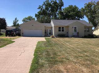714 East St, Grand Mound, IA 52751