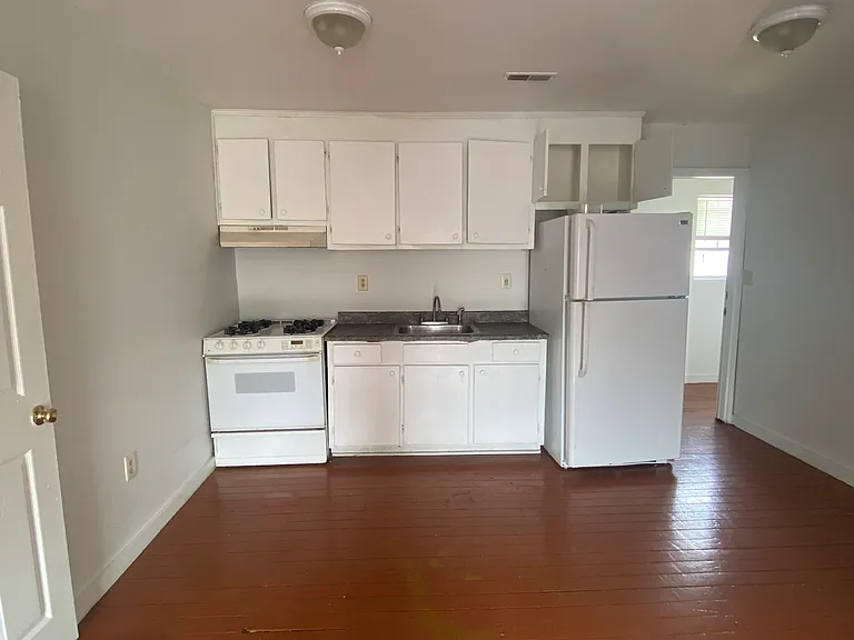 1 Dewey St — Photo 4