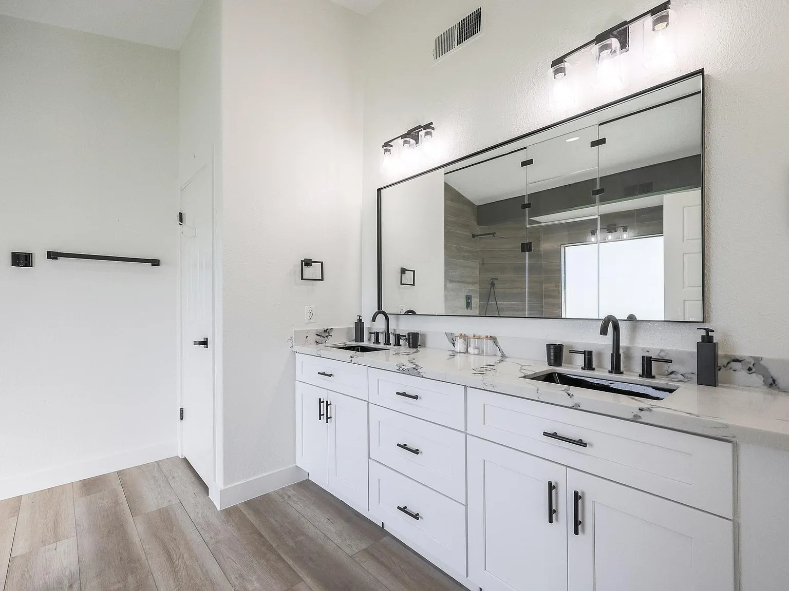 4 bed, 3.0 bath, 3000 sqft, $1,343 — Photo 3
