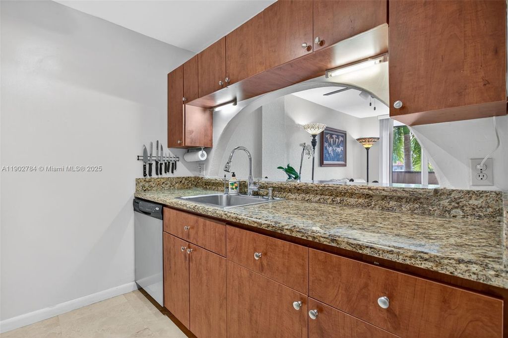 777 S Federal Hwy APT Rp305, photo 6