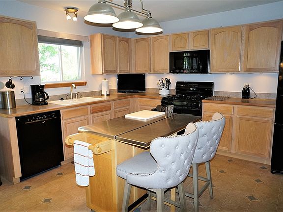 4th image of 1745 Marilyn Dr