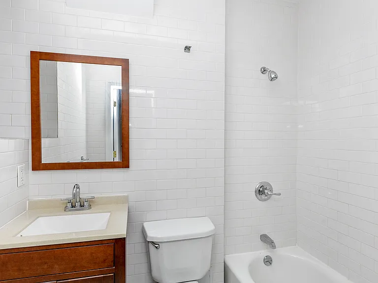302 E 3rd St #2R — Photo 7