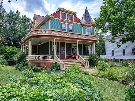 4th image of 700 E Main St