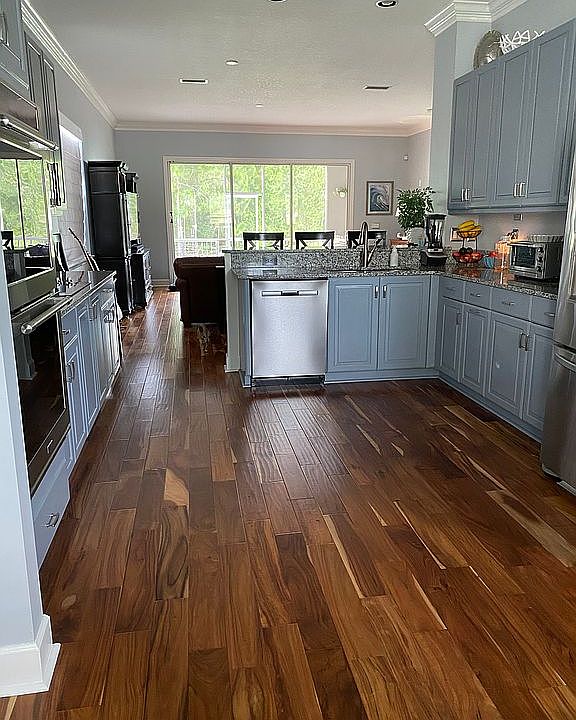 1st image of 364 Chelsea Place Ave