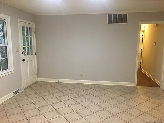 5th image of 4138 Tyndale Ave