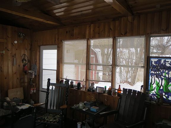 3rd image of 2 Lincoln Dr