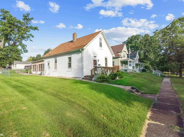 1013 S 5th St, Burlington, IA 52601