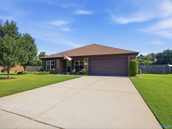 5th image of 136 Chestnut Cv