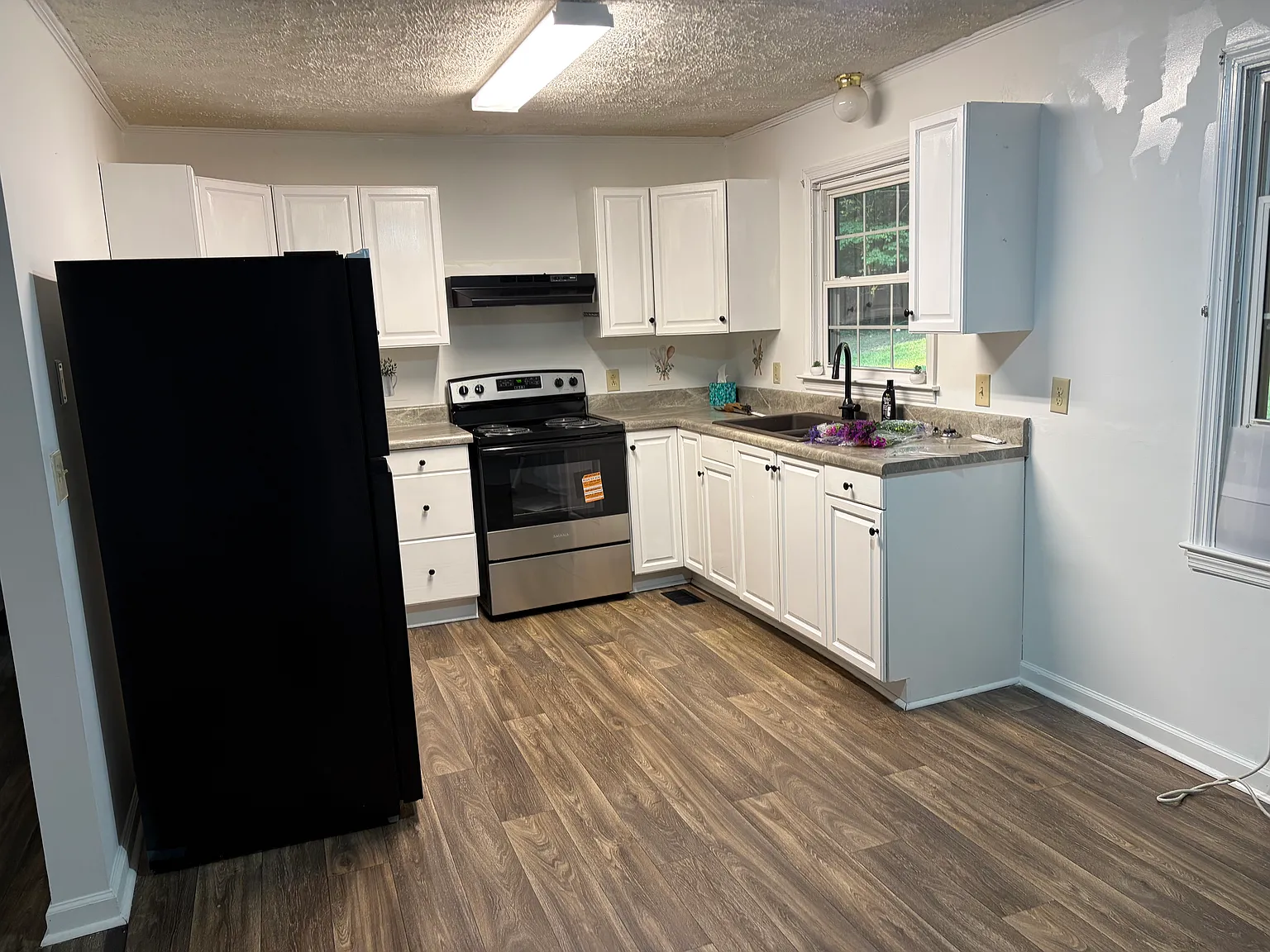 3 bed, 1300 sqft, $2,200 — Photo 4
