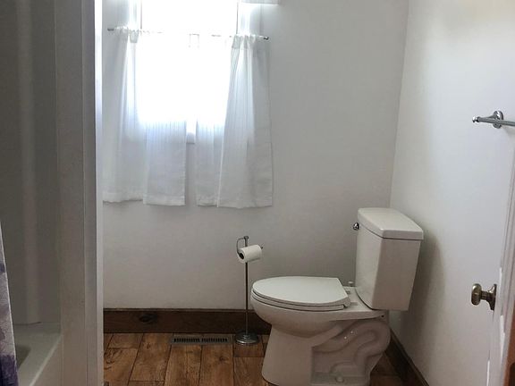 4th image of 611 Washington Ave #2