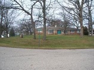 17N152 Oak Grove Dr, Hampshire, IL 60140