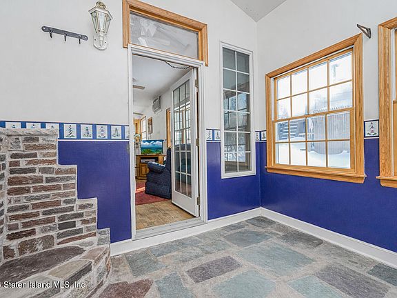 5th image of 24 Meisner Ave