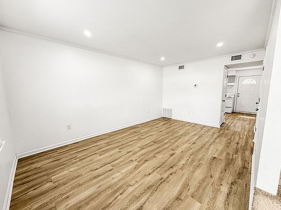 2nd image of 3206 Sunset Ave APT L3