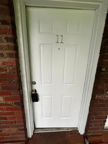 2021 Cambridge Dr Photo 1