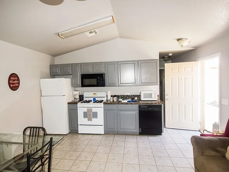 4949 Desert Knoll Ave #31 — Photo 5