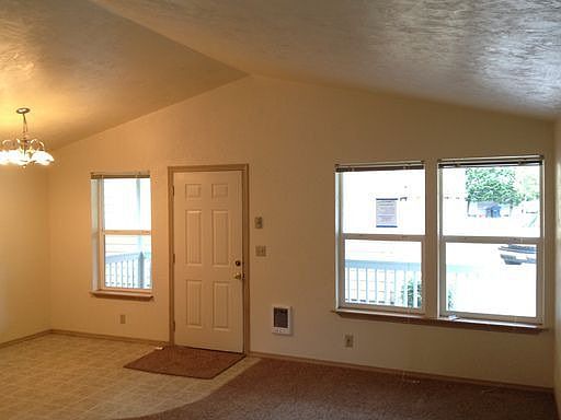 2nd image of 450 Pioneer Pkwy E