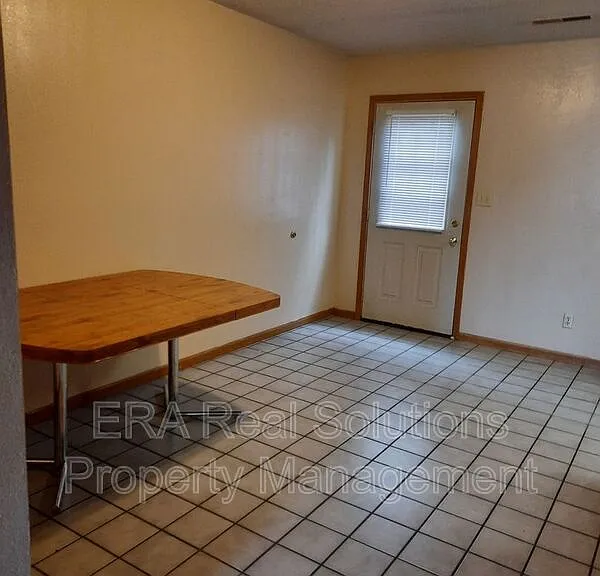 201 John St #B — Photo 4