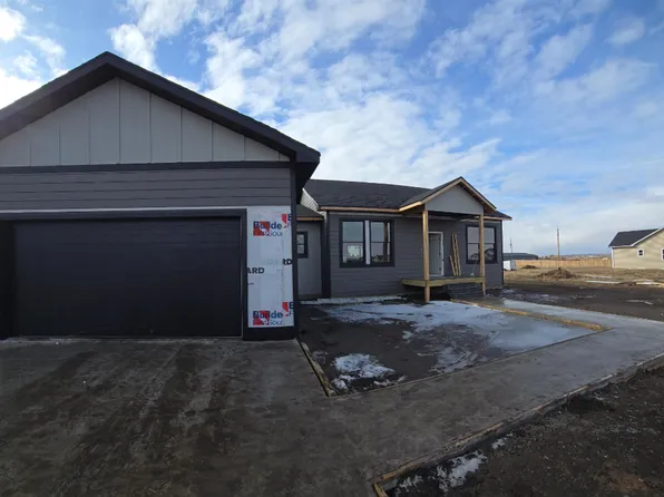 13366 Meadow Creek St, Williston, ND 58801