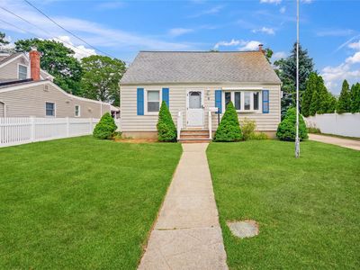 6 Vermont Street, Lindenhurst, NY, 11757