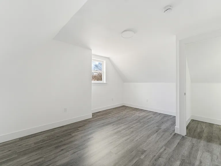 23 Aubrey St #2 — Photo 8