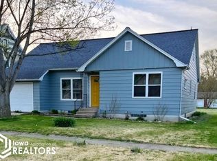 207 E Center St, Winfield, IA 52659