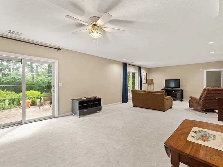 Mallet Hill Dr — Photo 28
