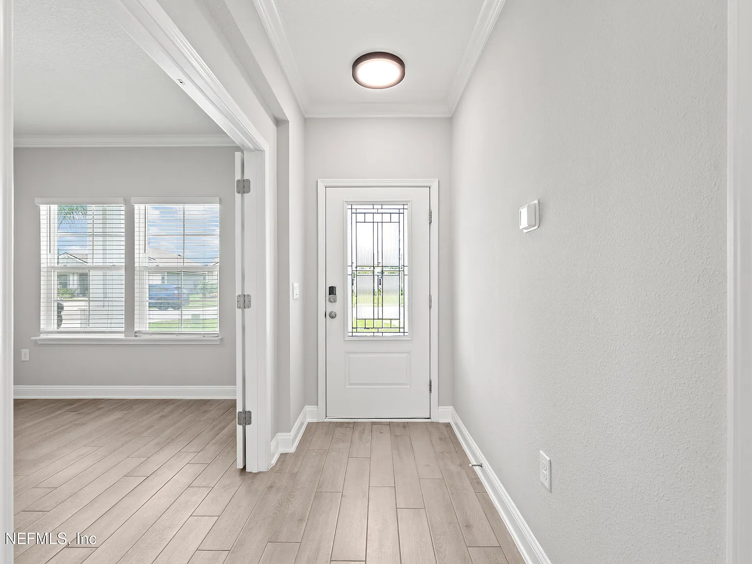 4 bed, 4.0 bath, 2489 sqft, $2,900 — Photo 3