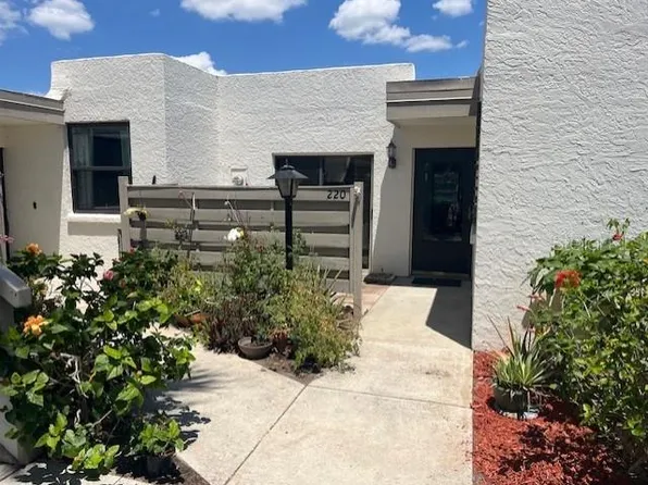 220 Lakewood Dr, Bradenton, FL 34210