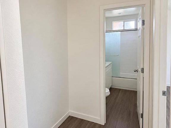 5th image of 438 Delaware St