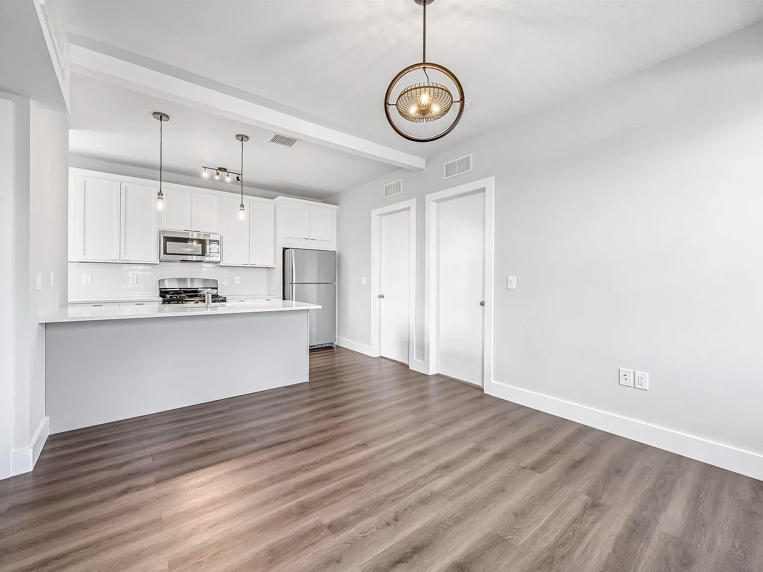 2 bed, 1.0 bath, 700 sqft, $1,979 — Photo 4