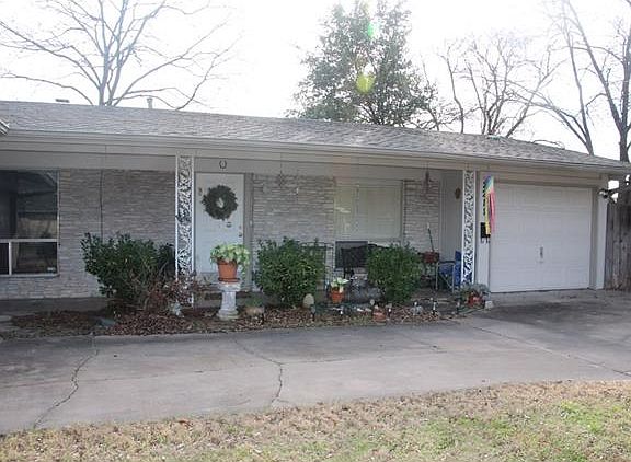 4th image of 2211 Kenbridge Dr