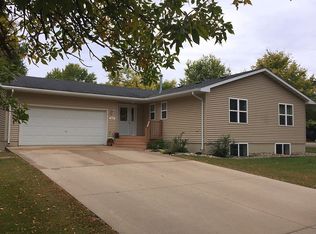 411 1st St SW, De Smet, SD 57231