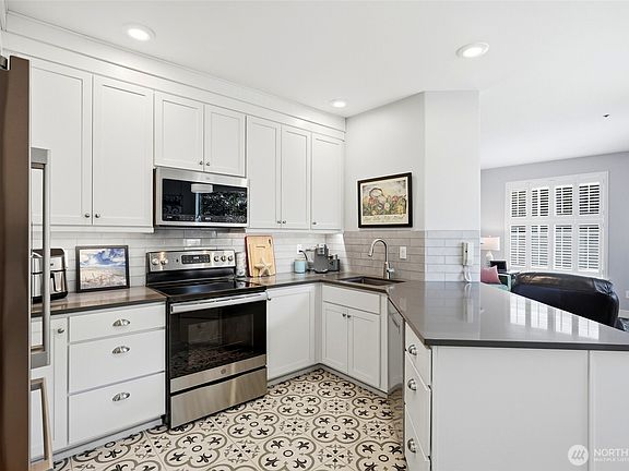 4th image of 3501 Colby Avenue #313