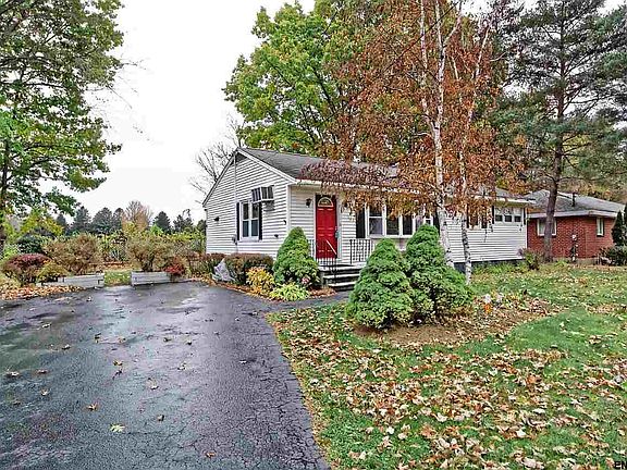 3rd image of 27 Hillview Ter