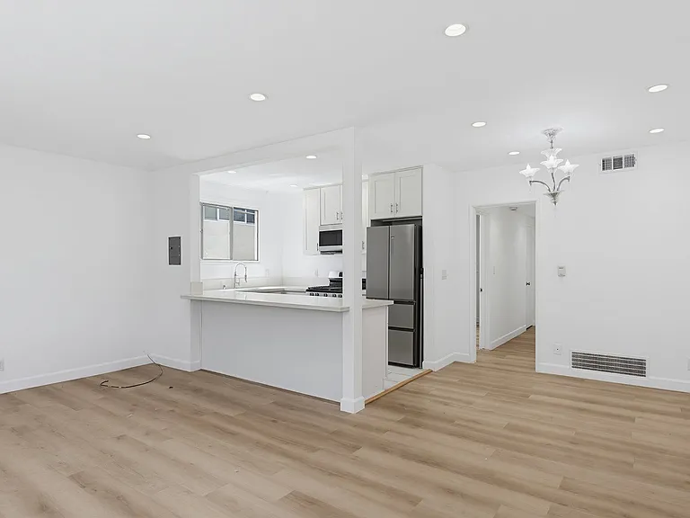 337 S Rexford Dr #8 — Photo 1