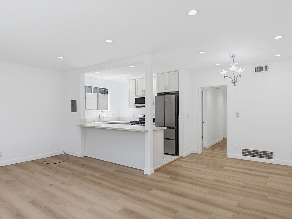 1st image of 337 S Rexford Dr APT 8