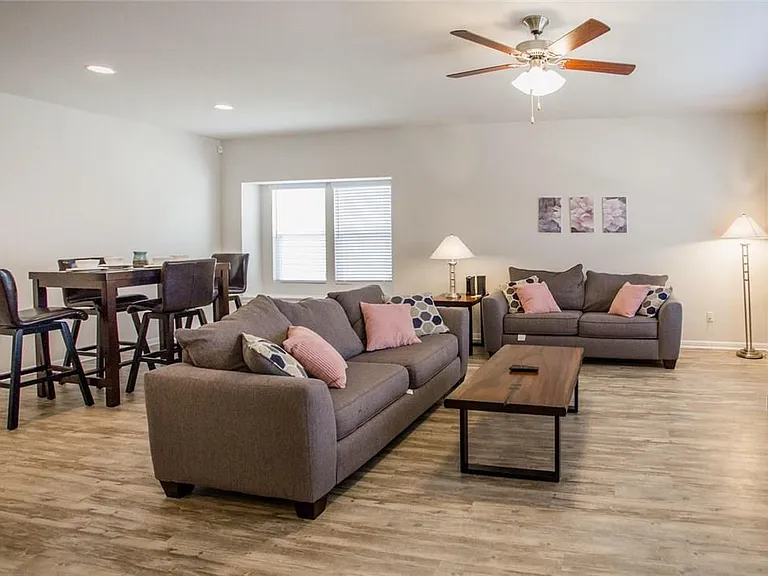 242 Mossycup Dr — Photo 4