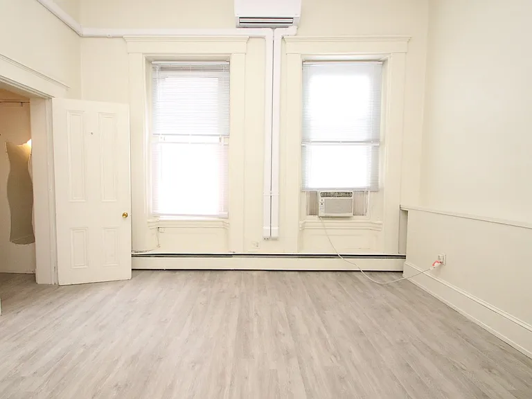 402 S 9th St — Photo 36