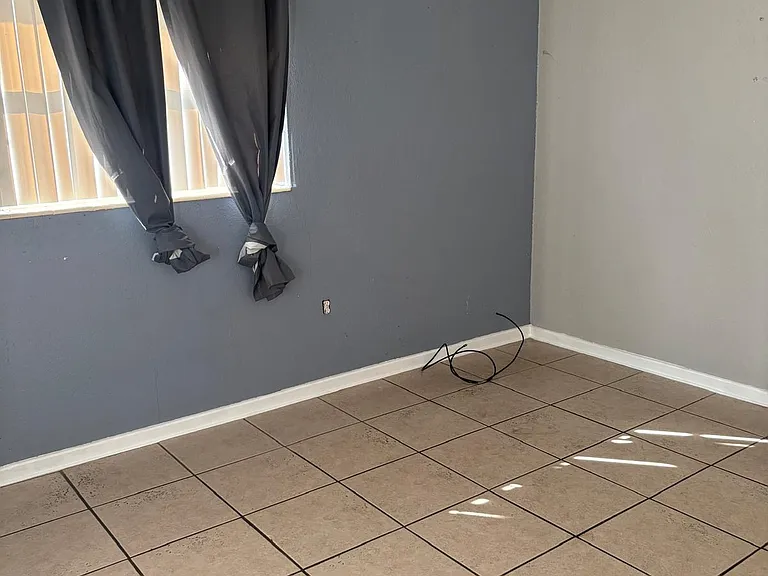 2105 Edwin St NE — Photo 15
