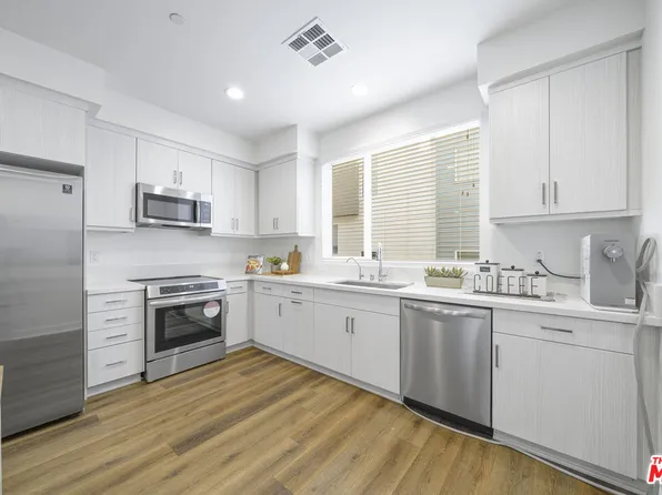 316 Bridgewater Way Unit 4, Gardena, CA 90247