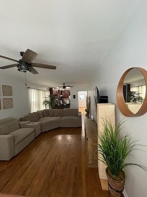 1st image of 5552 N Marmora Ave #1