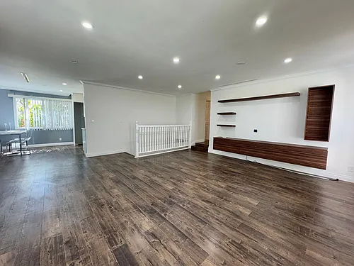 10319 Marcus Ave Photo 1